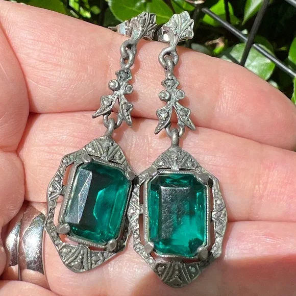 VINTAGE ART DECO STYLE EMERALD GREEN COLOR PASTE DANGLE DROP LONG EARRINGS